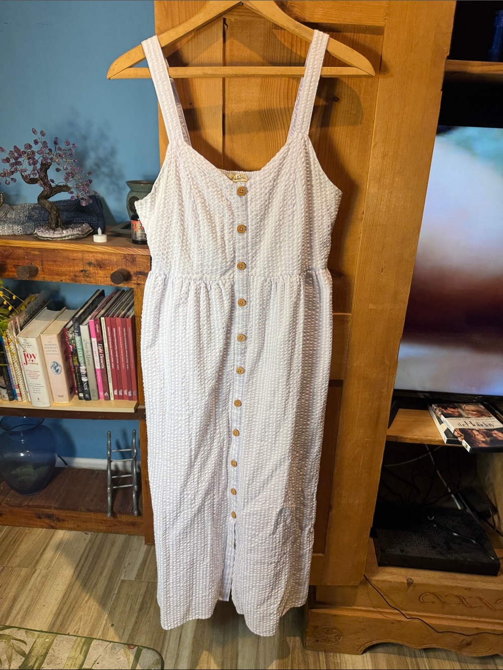White Seersucker Button-Front Maxi Dress Lined size L